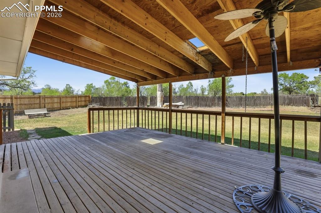 Image 29 of 44: Deck