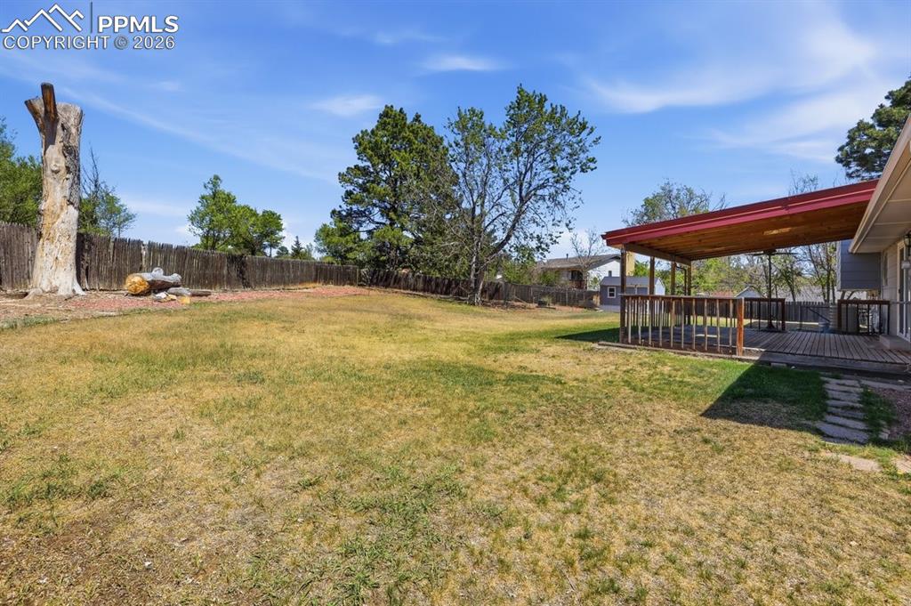 Image 31 of 44: Yard