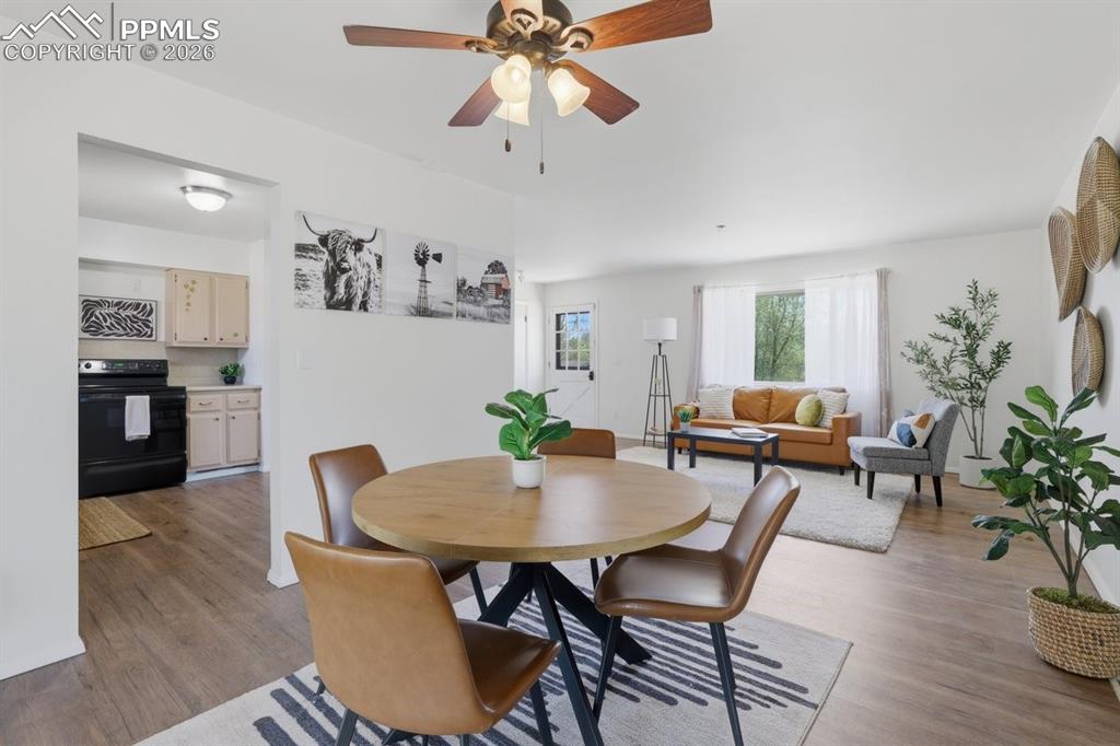 Image 7 of 44: Dining Area