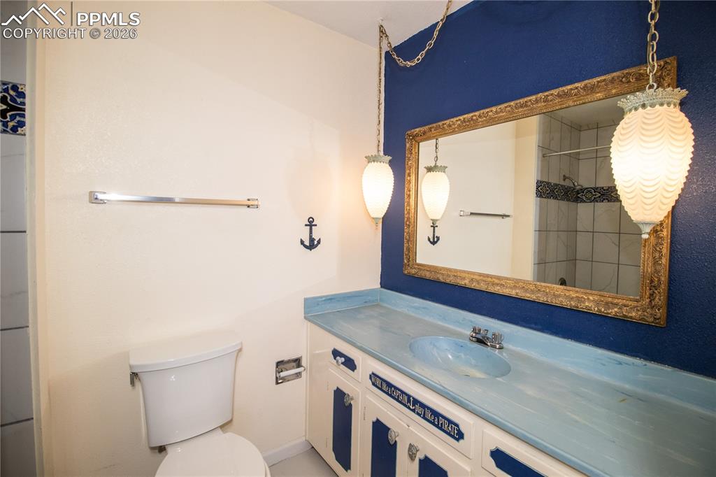 Image 21 of 36: Bathroom