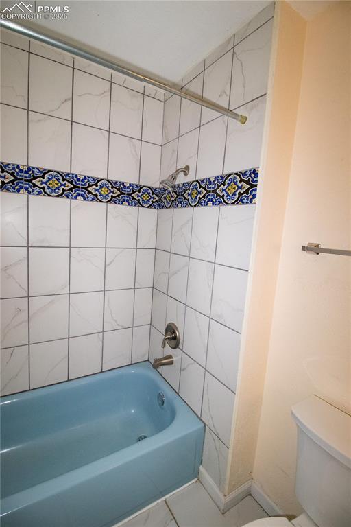 Image 24 of 36: Bathroom