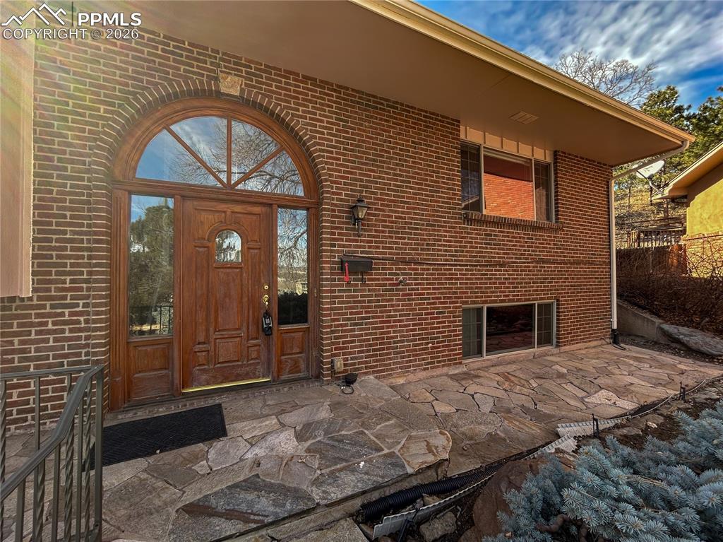 Image 3 of 36: Entry