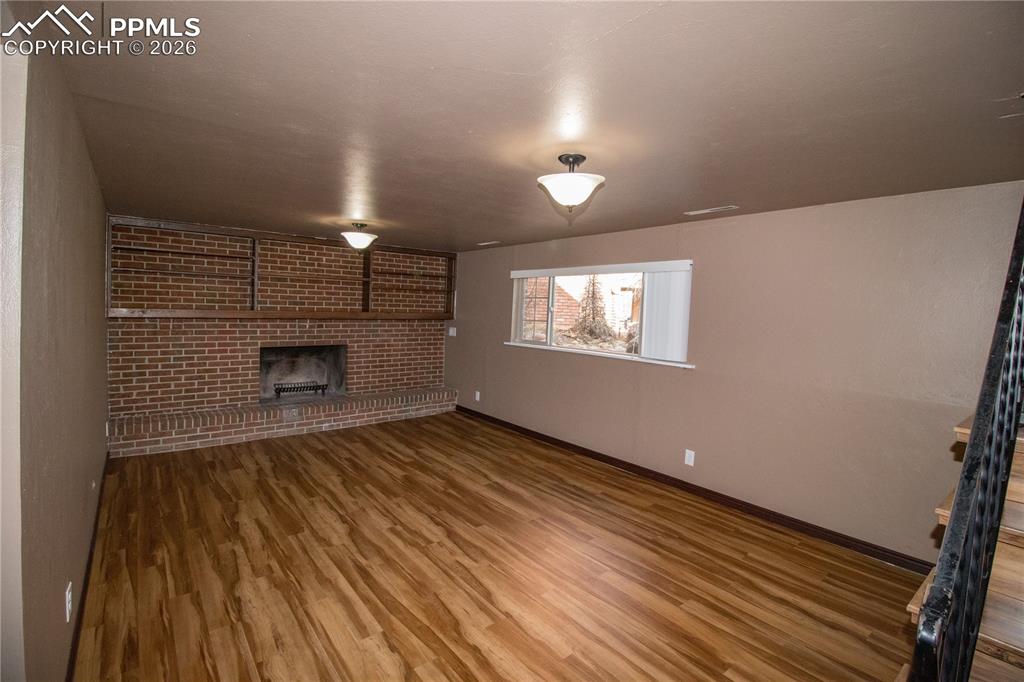 Image 31 of 36: Living Room