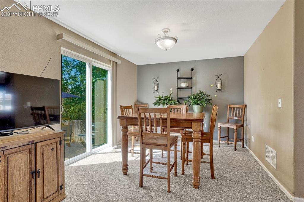 Image 14 of 40: Dining Area