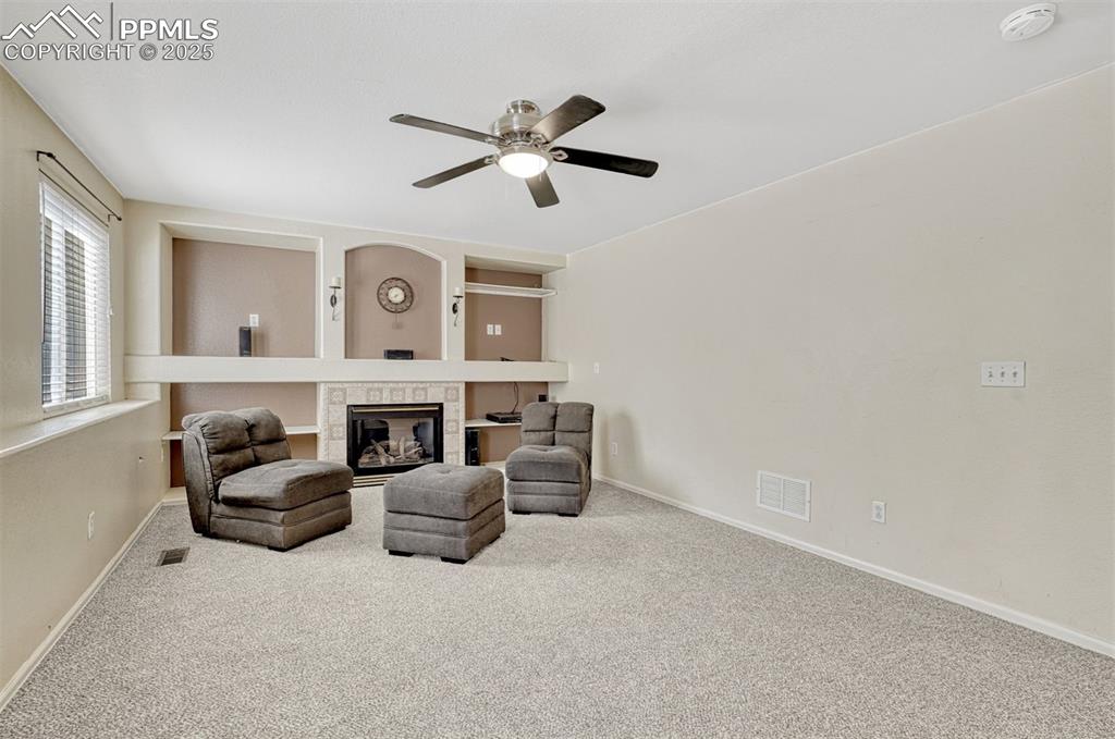 Image 19 of 40: Family Room