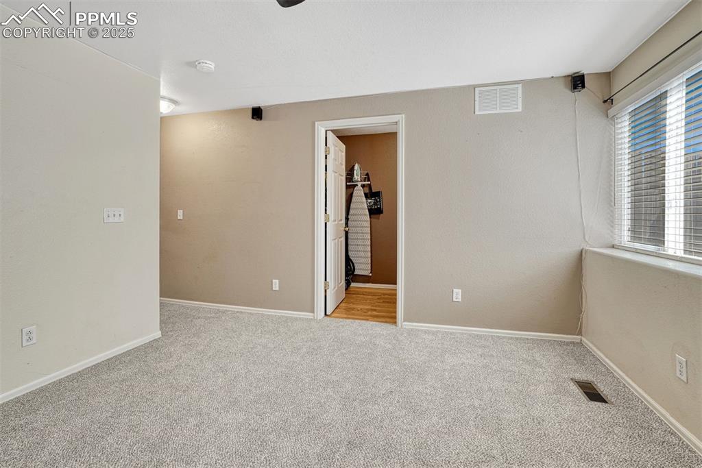 Image 21 of 40: Family Room