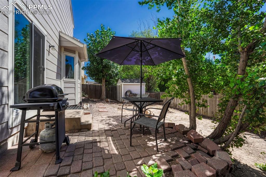 Image 8 of 40: Patio