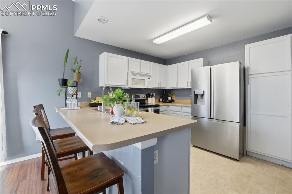 Image 4 of 31: Kitchen