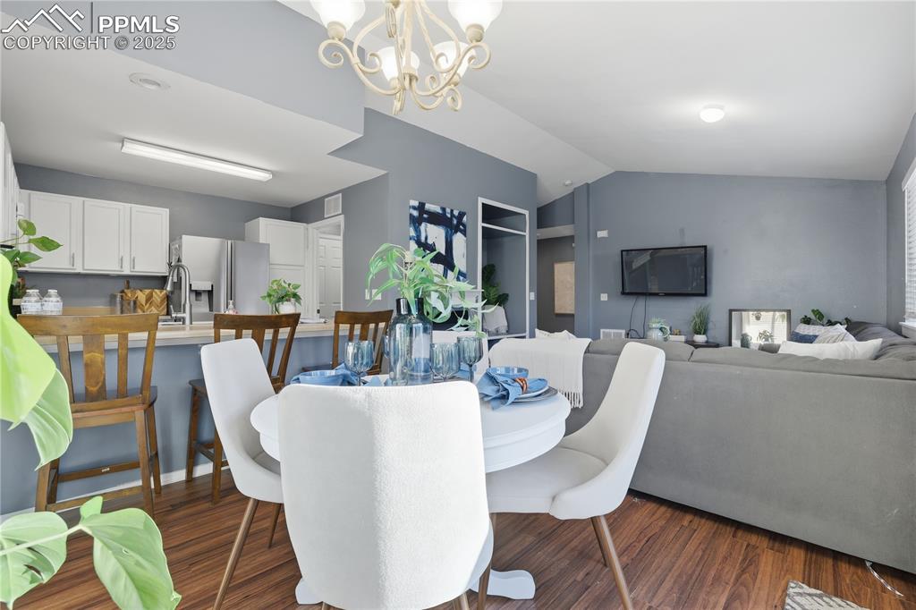 Image 6 of 31: Dining Area