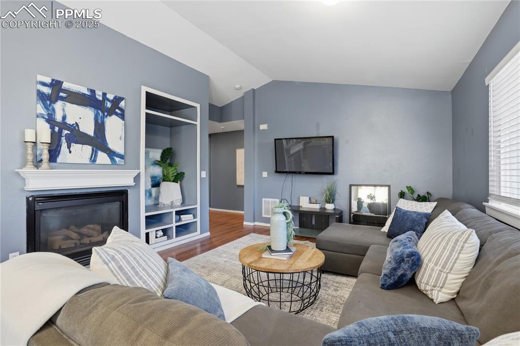 Image 8 of 31: Living Room