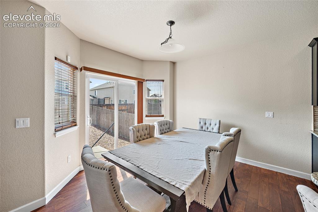 Image 11 of 25: Dining Area
