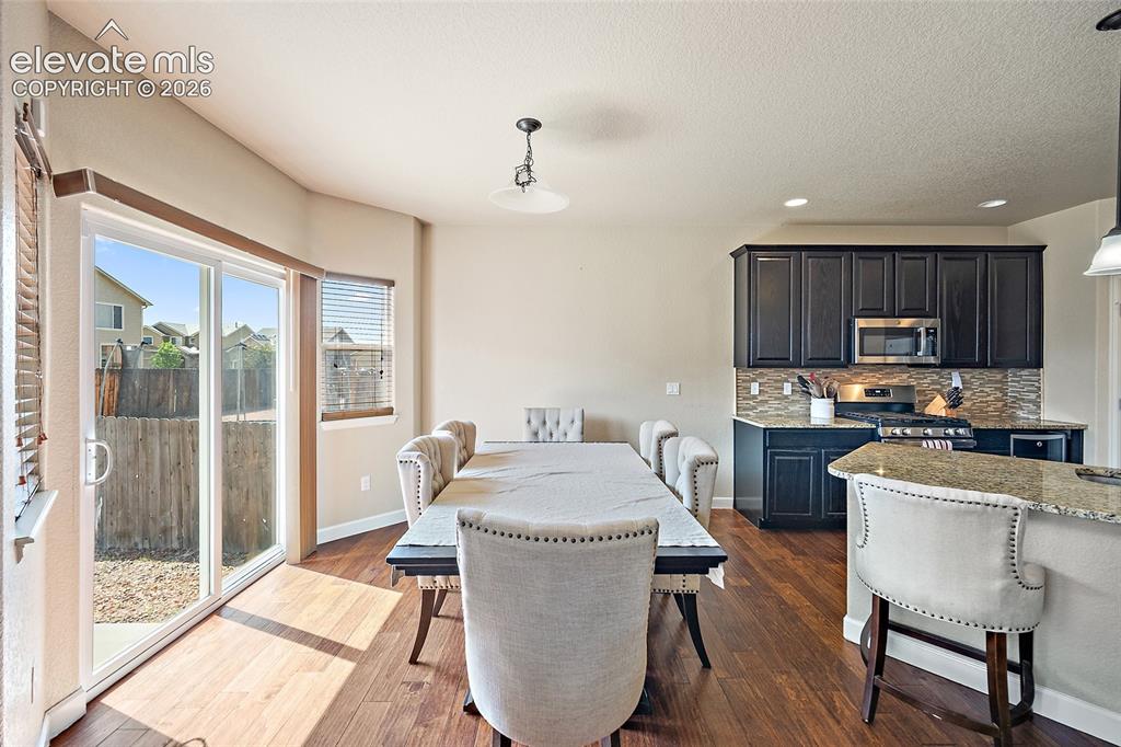 Image 12 of 25: Dining Area