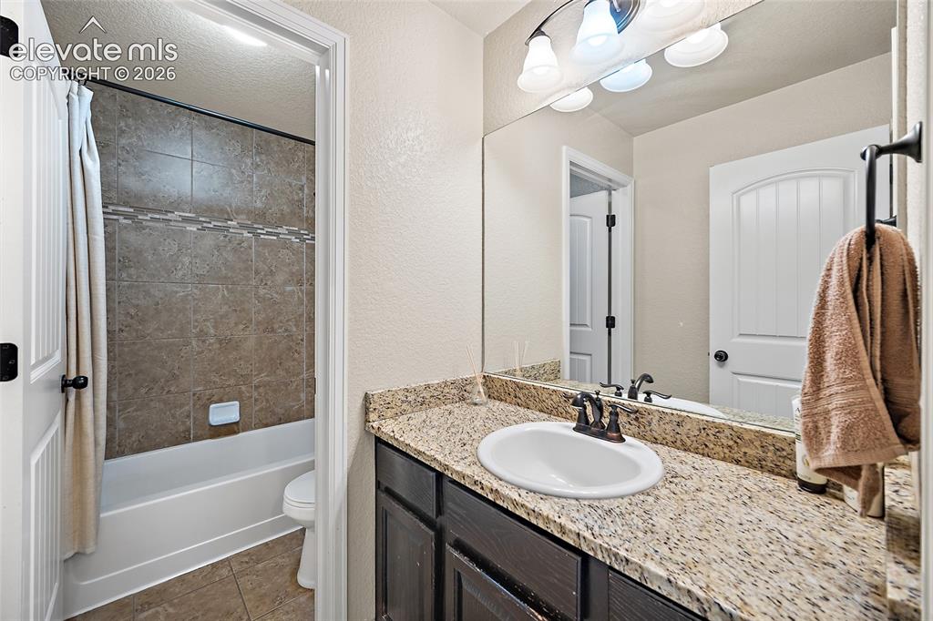 Image 17 of 25: Bathroom