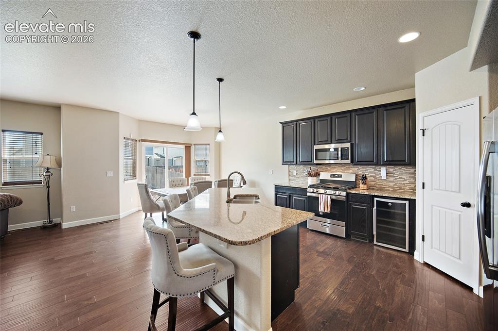 Image 2 of 25: Kitchen