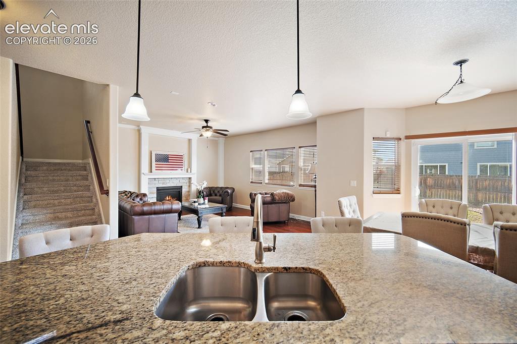 Image 9 of 25: Kitchen