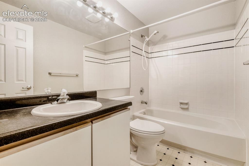 Image 13 of 17: Bathroom