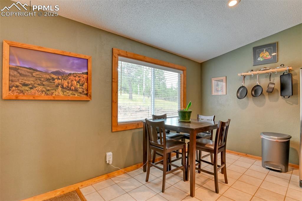 Image 11 of 35: Dining Area