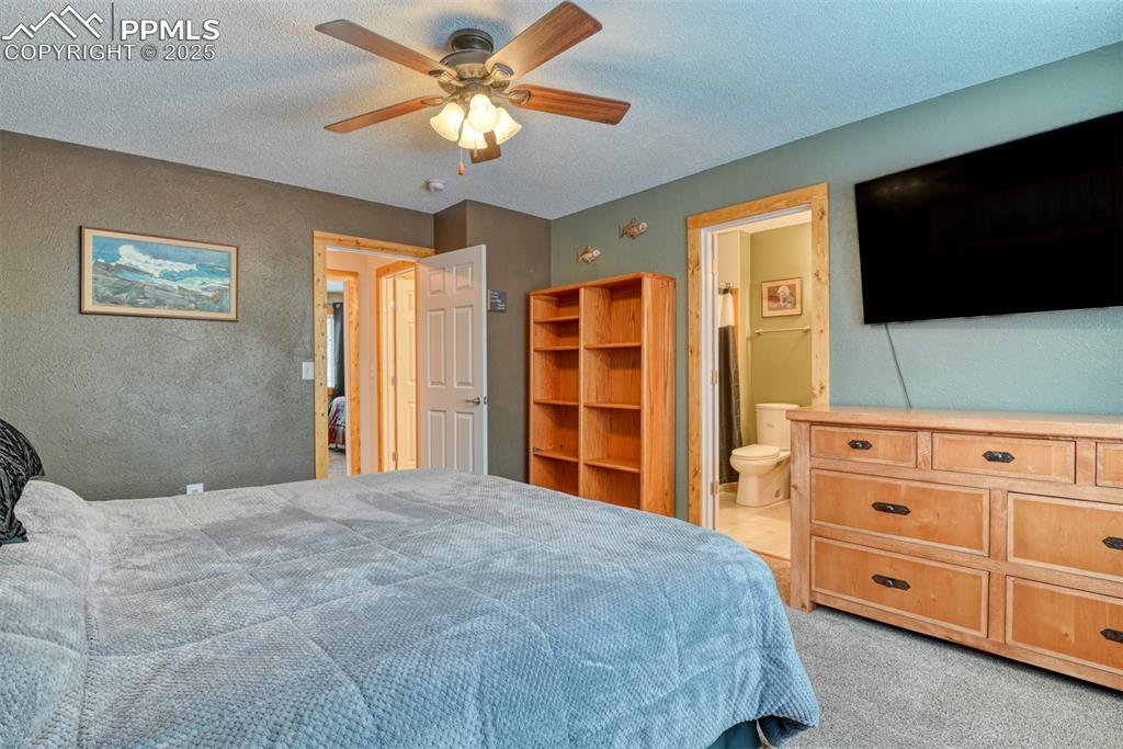 Image 14 of 35: Bedroom