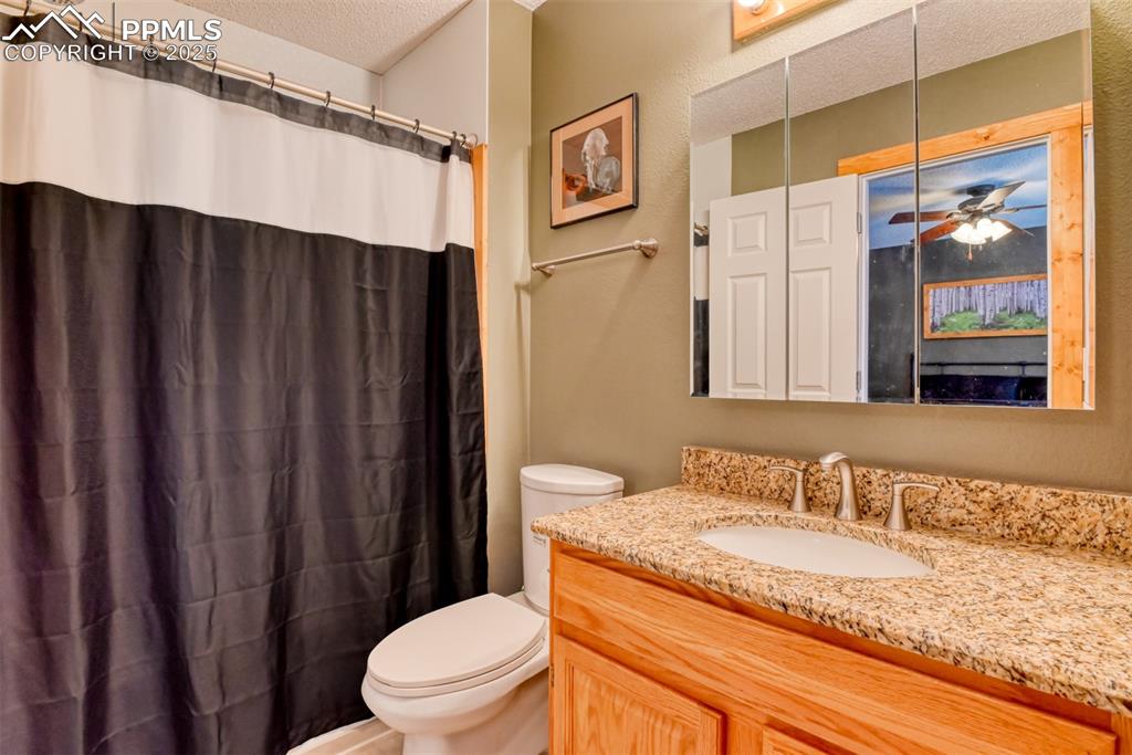 Image 16 of 35: Bathroom