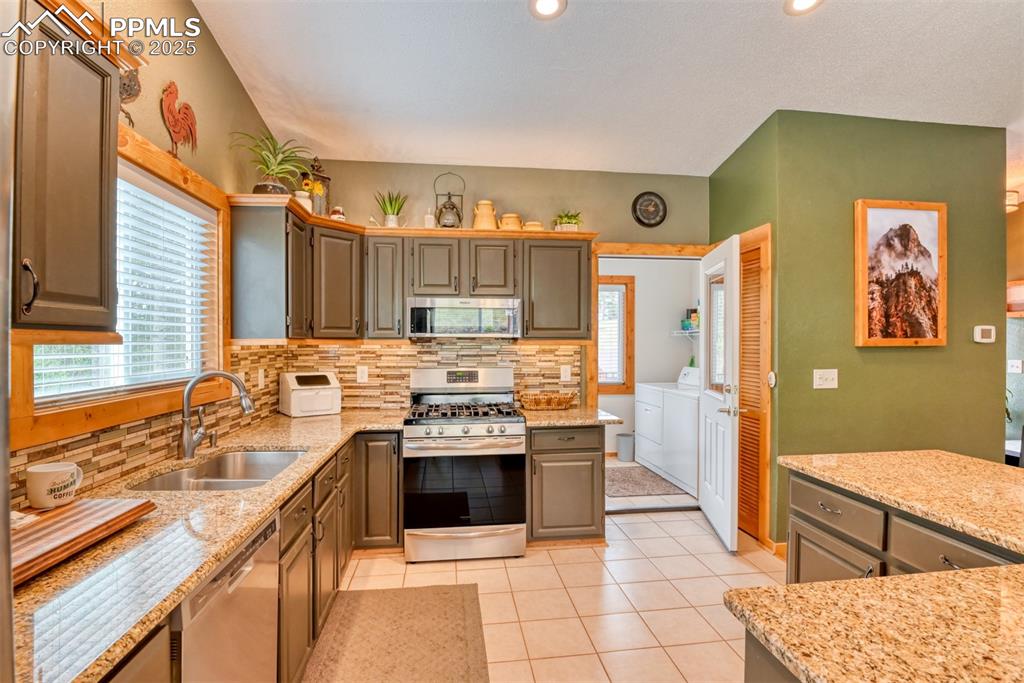 Image 7 of 35: Kitchen