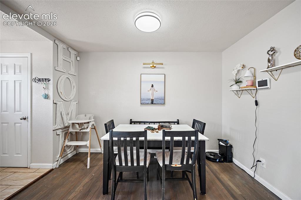 Image 10 of 29: Dining Area