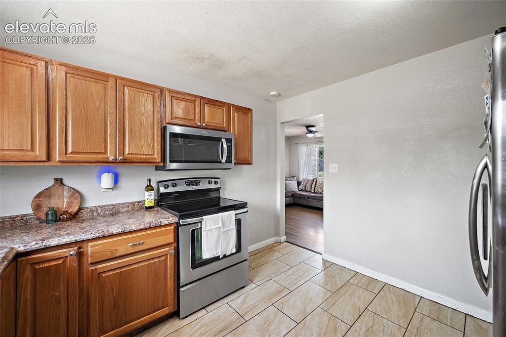 Image 13 of 29: Kitchen