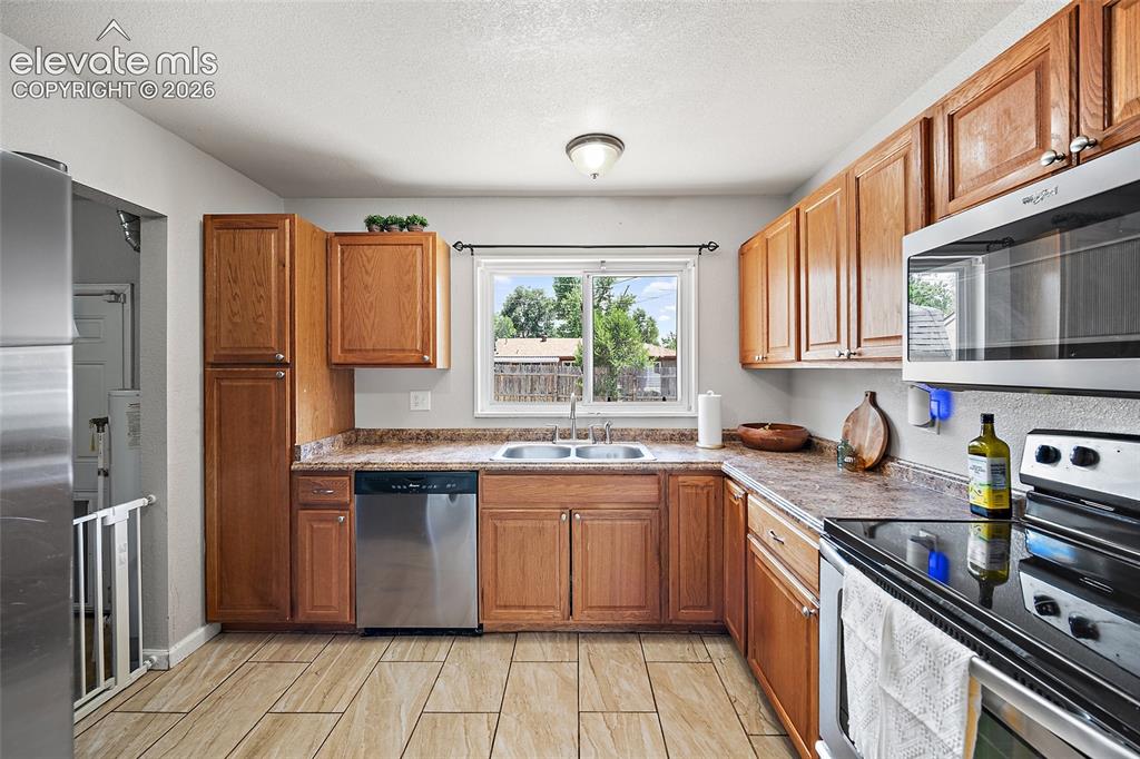 Image 14 of 29: Kitchen
