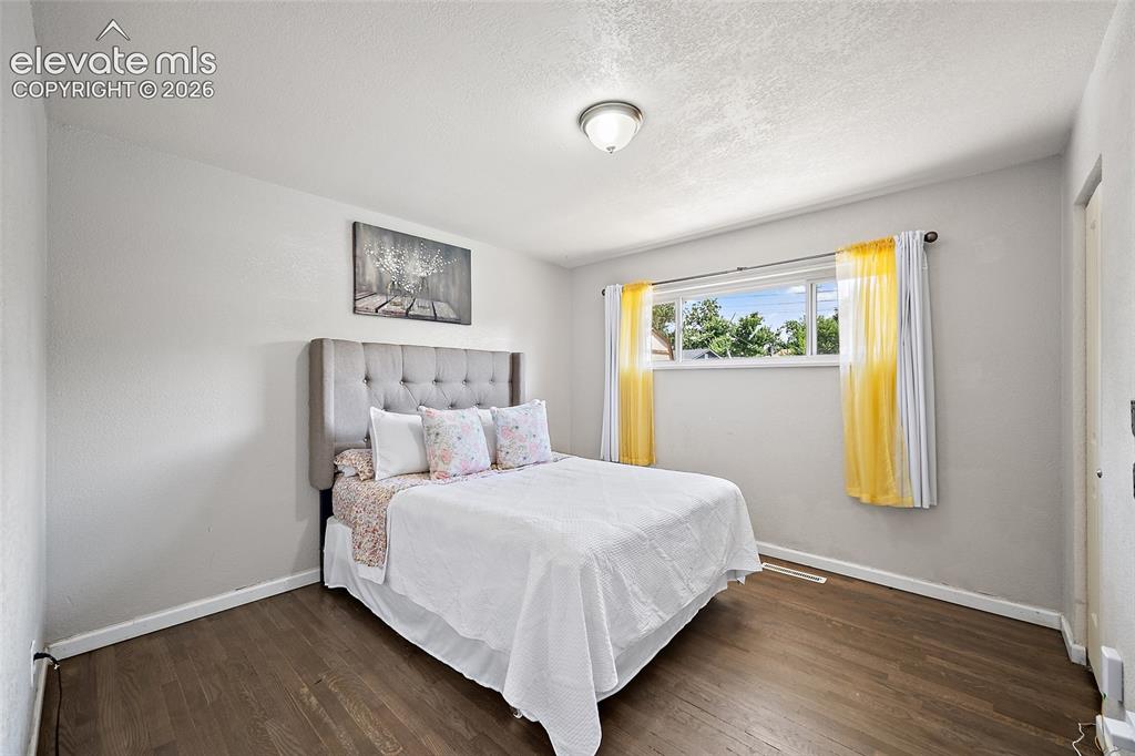Image 15 of 29: Bedroom