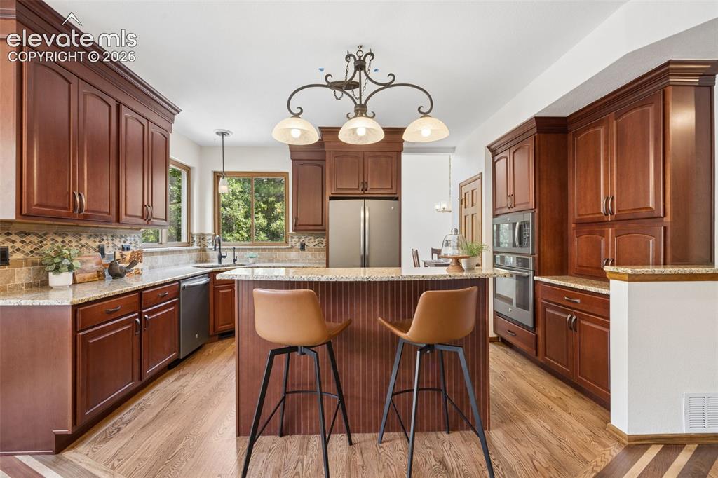 Image 13 of 44: Kitchen
