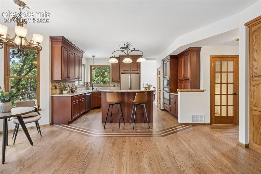Image 14 of 44: Kitchen