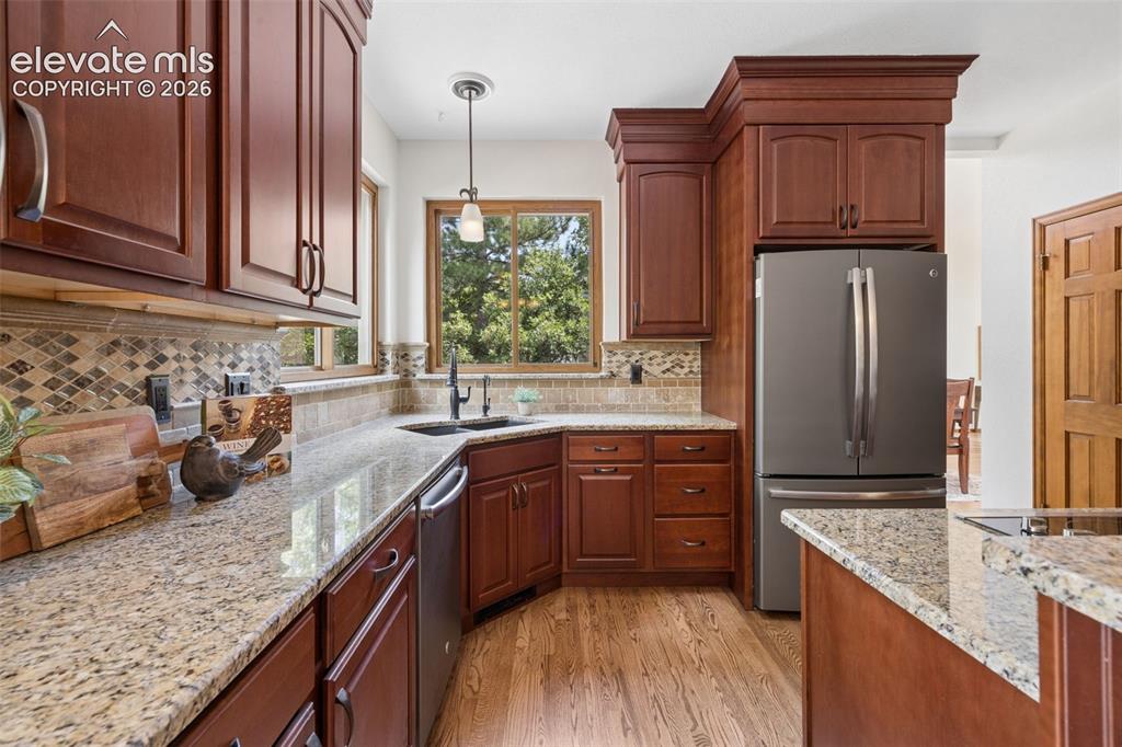 Image 16 of 44: Kitchen