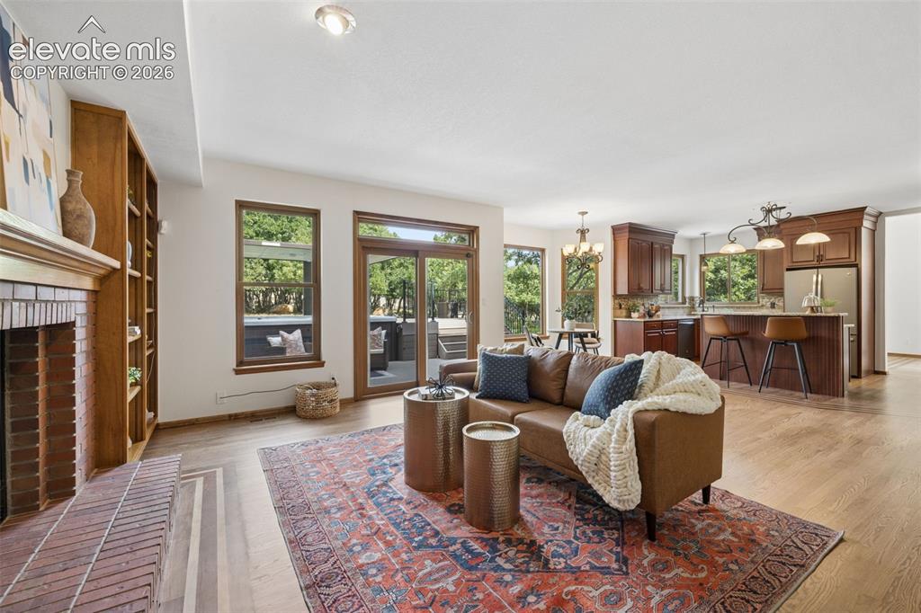 Image 19 of 44: Living Room
