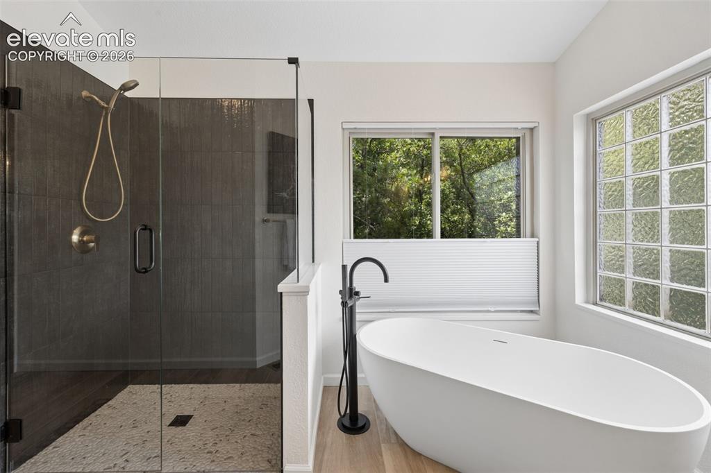 Image 29 of 44: Stunning design that is both modern and elegant.