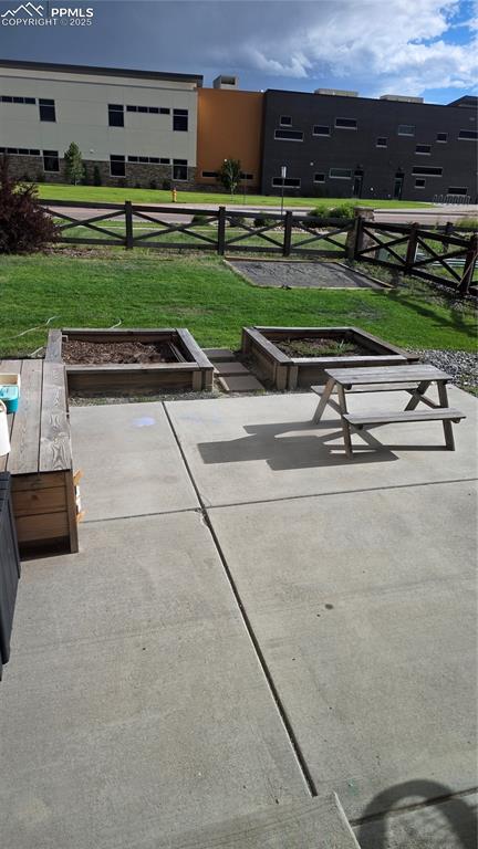 Image 34 of 35: Patio / Rear Yard