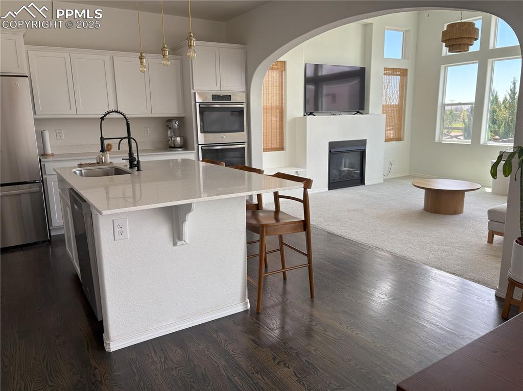 Image 6 of 35: Kitchen/living room
