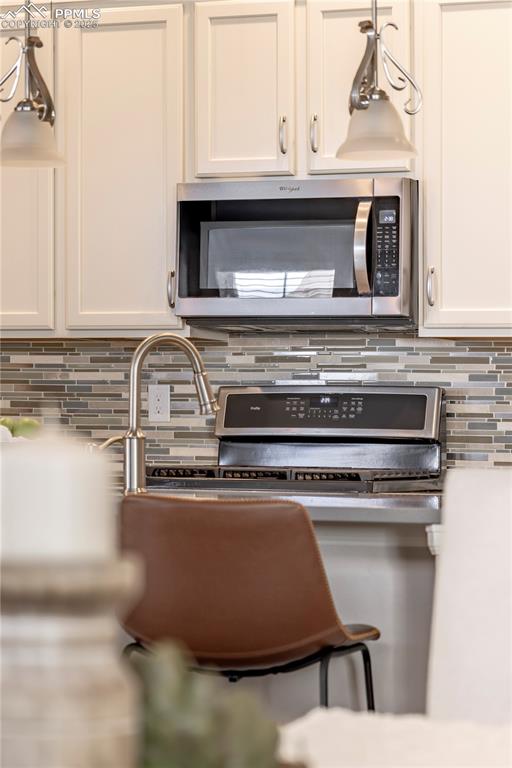 Image 10 of 37: Kitchen