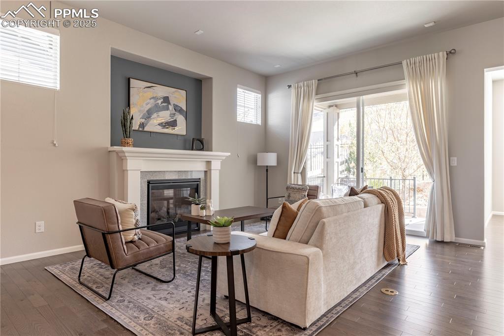 Image 3 of 37: Living Room