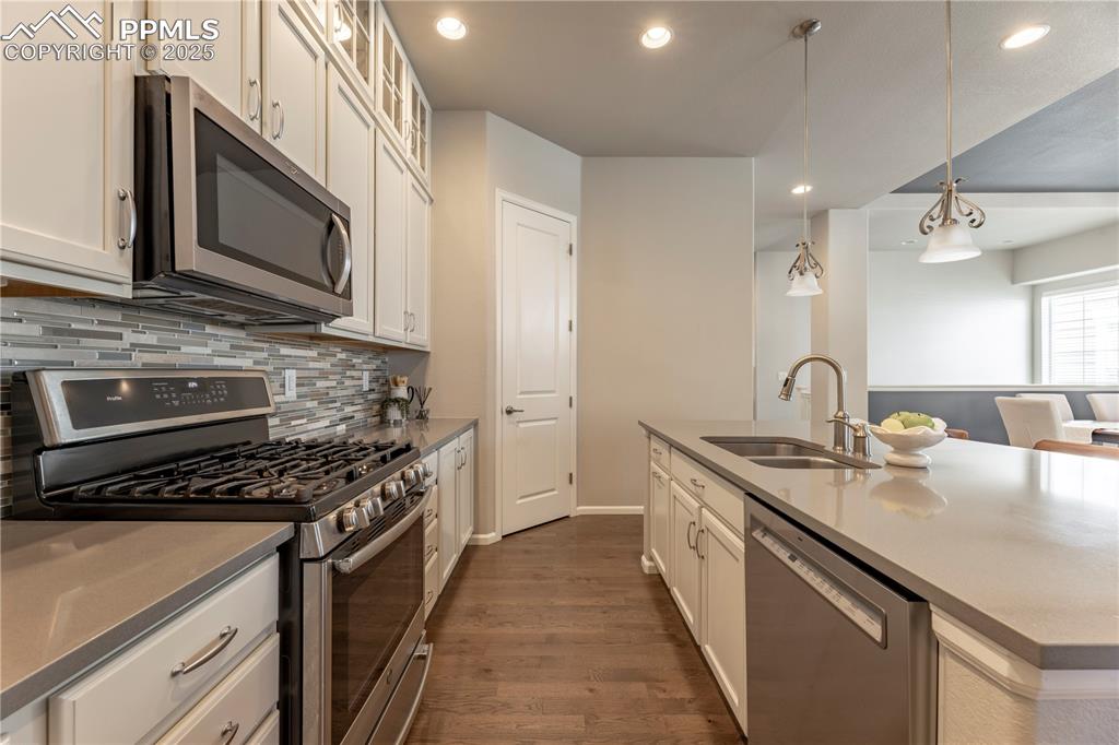 Image 9 of 37: Kitchen