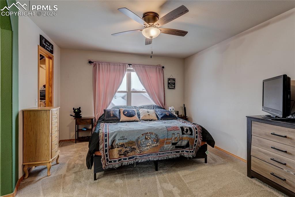 Image 15 of 24: Bedroom