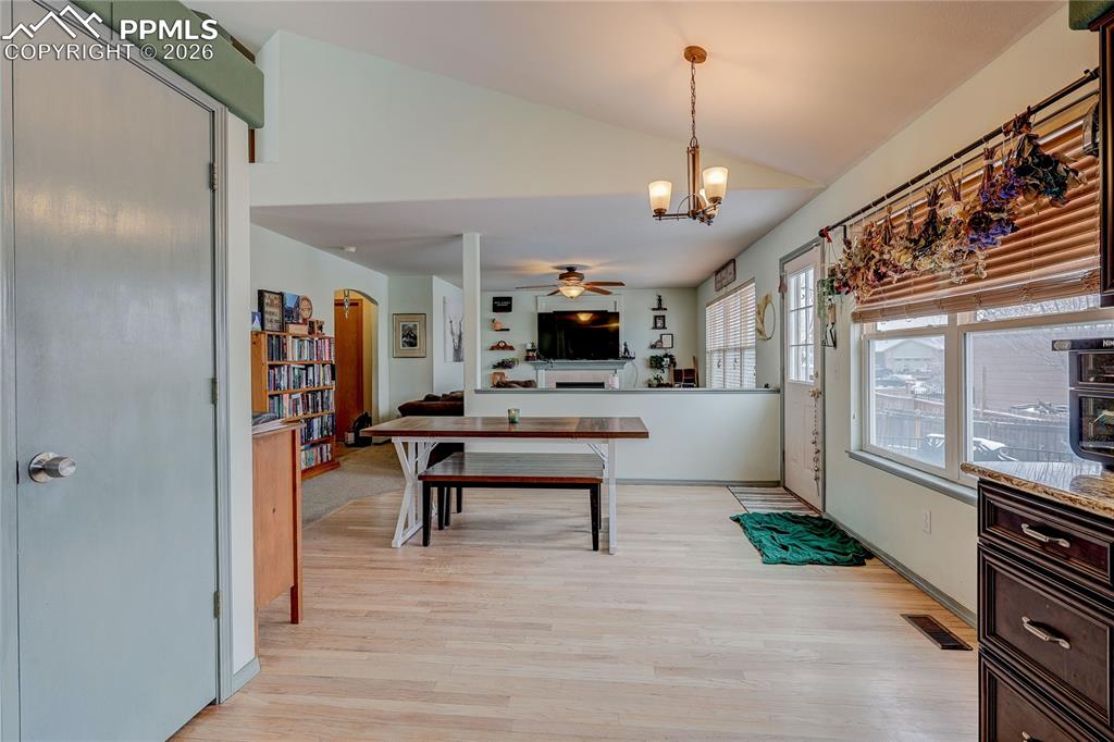 Image 8 of 24: Dining Area