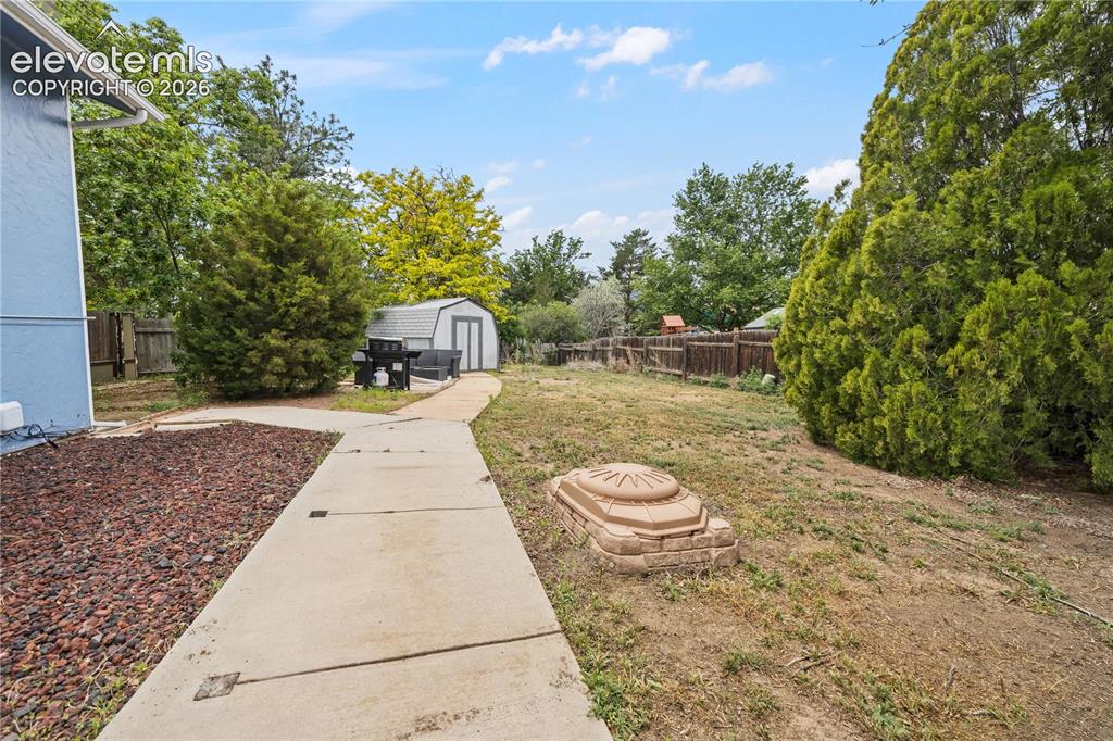 Image 20 of 20: Yard