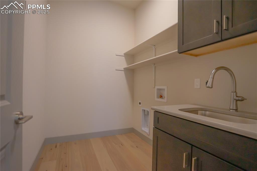 Image 16 of 38: Laundry