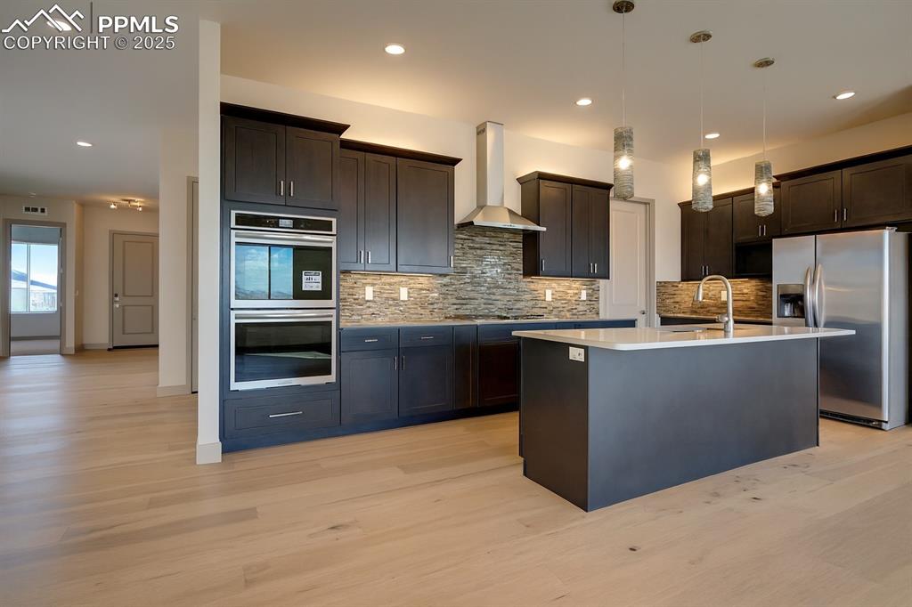 Image 7 of 38: Kitchen