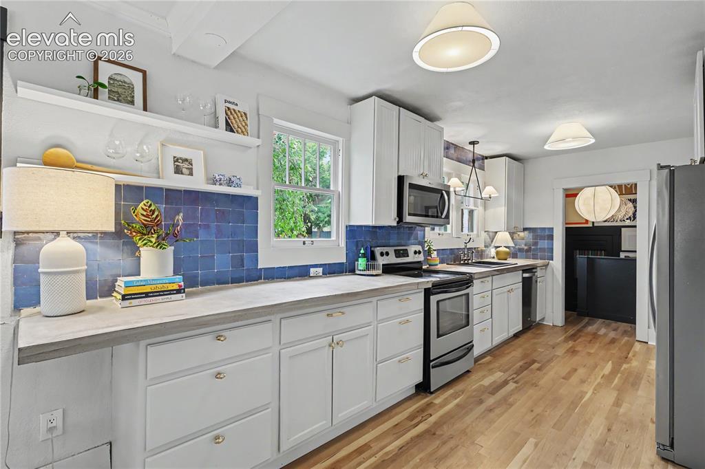 Image 14 of 37: Kitchen