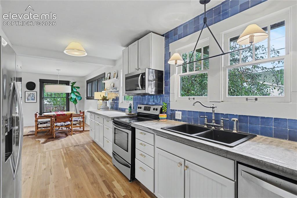 Image 15 of 37: Kitchen