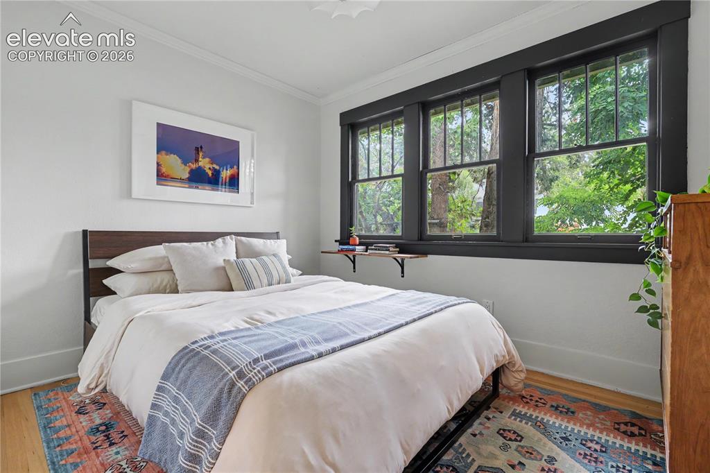 Image 19 of 37: Bedroom