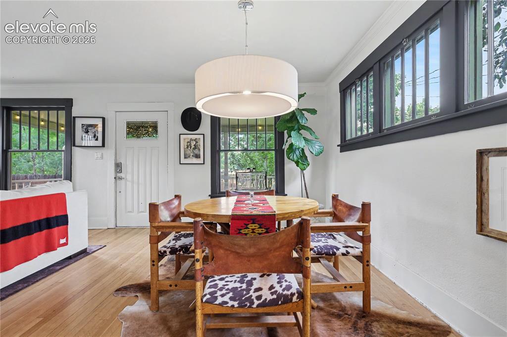 Image 9 of 37: Dining Area