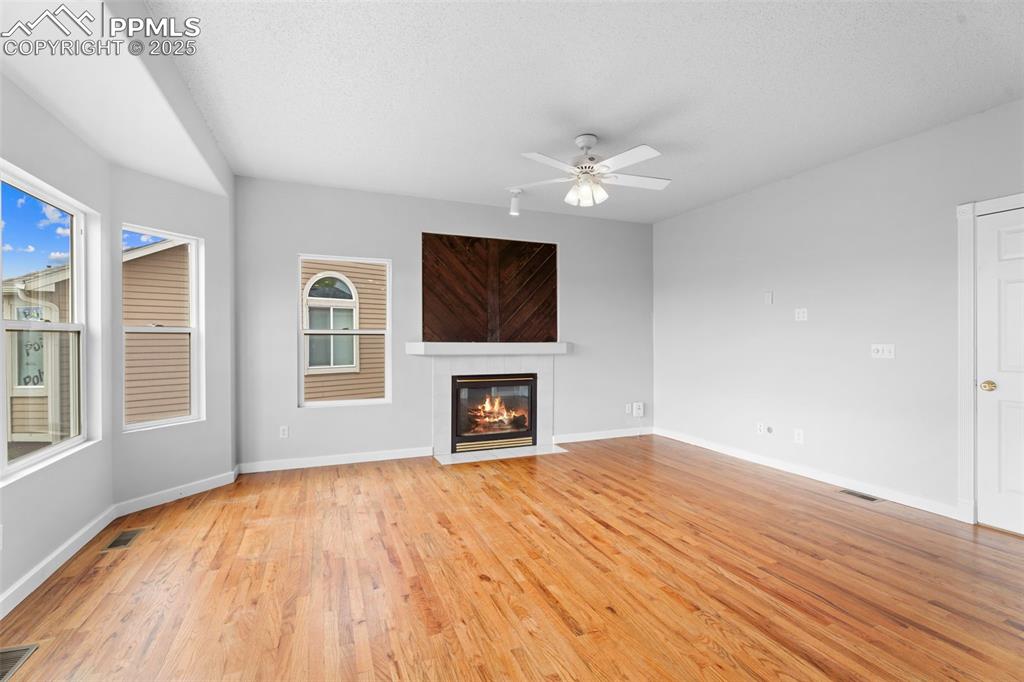 Image 16 of 49: Family Room