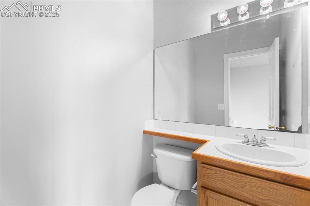 Image 19 of 49: Bathroom