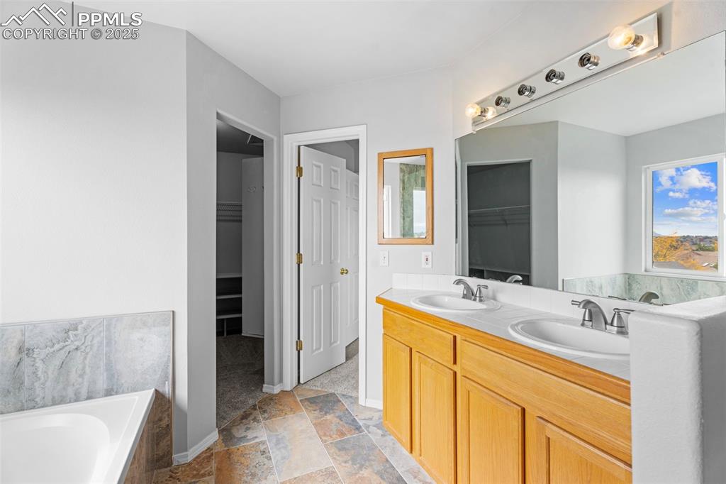 Image 24 of 49: Bathroom